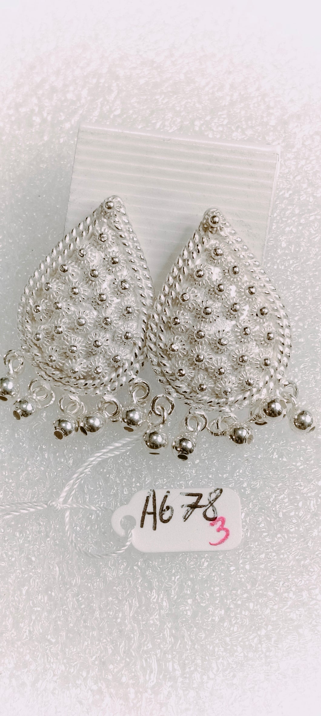 678 Silvery Jewelry