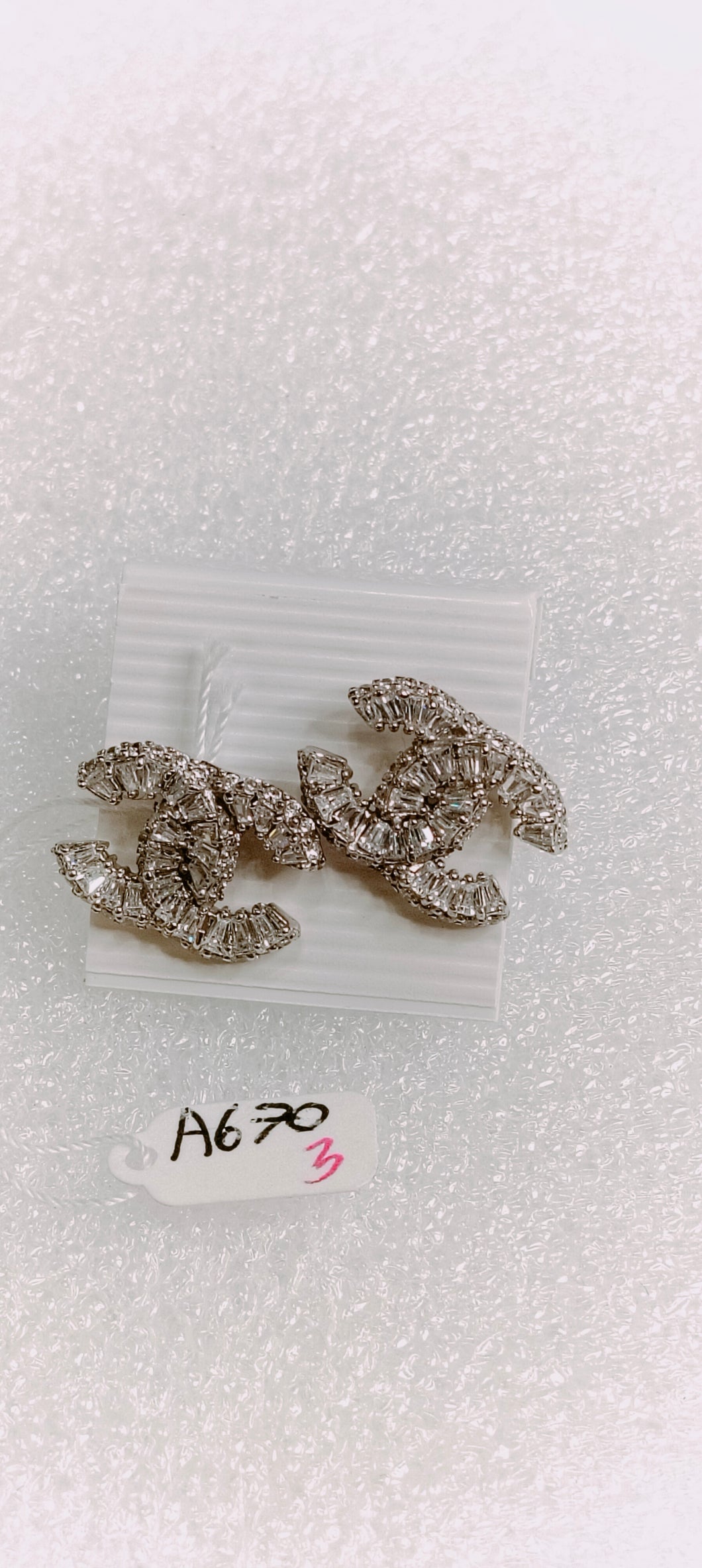 670 Silvery Jewelry