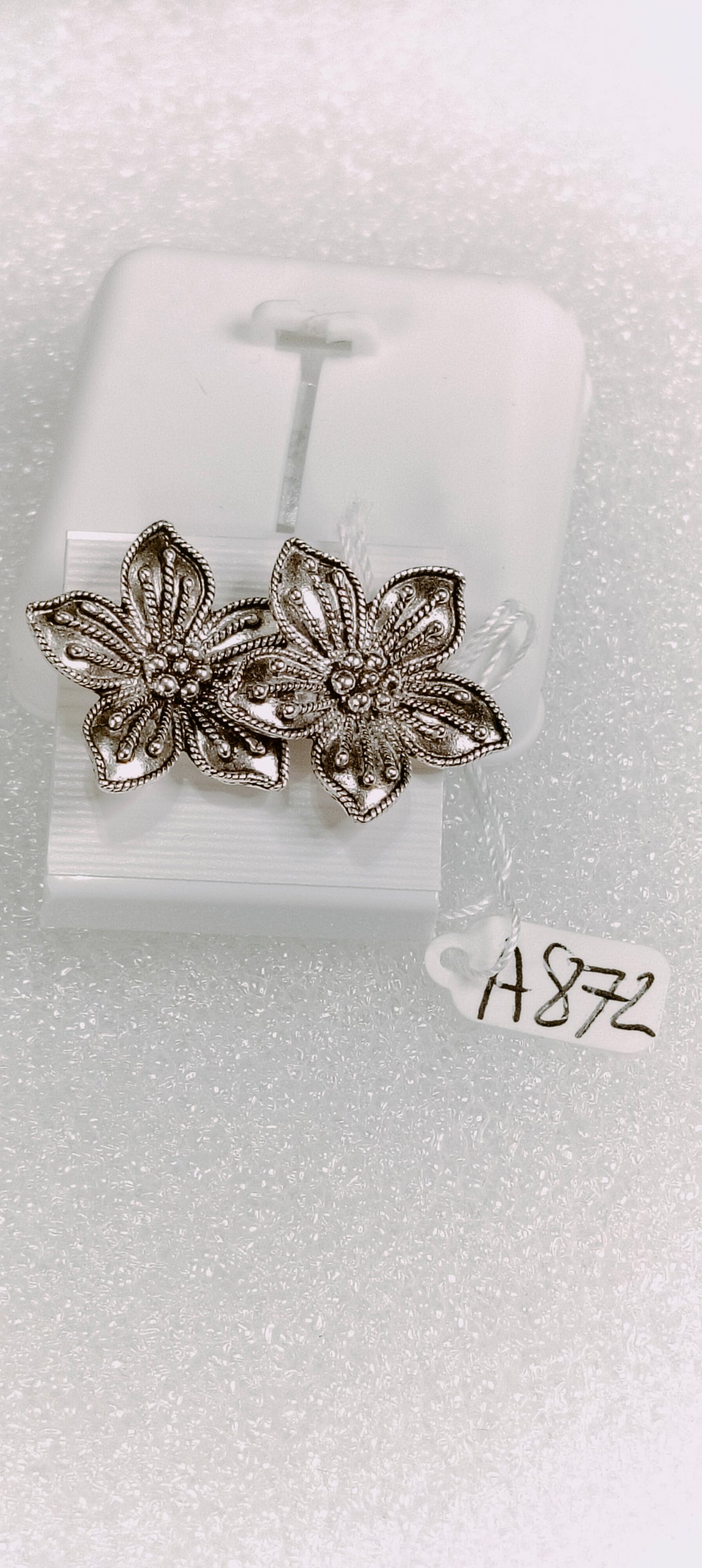 872 Silvery Jewelry